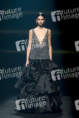 Isabel Sanchis Fashion Show auf der 73. Mercedes-Benz Fashion Week Madrid