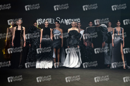 Isabel Sanchis Fashion Show auf der 73. Mercedes-Benz Fashion Week Madrid