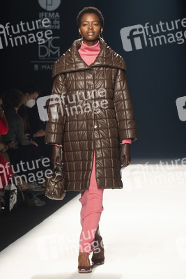 Angel Schlesser Fashion Show auf der 73. Mercedes-Benz Fashion Week Madrid