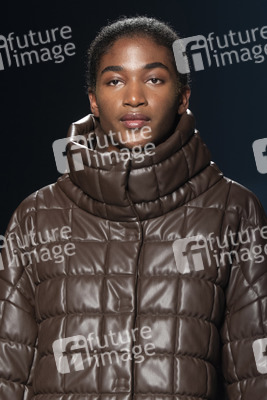 Angel Schlesser Fashion Show auf der 73. Mercedes-Benz Fashion Week Madrid