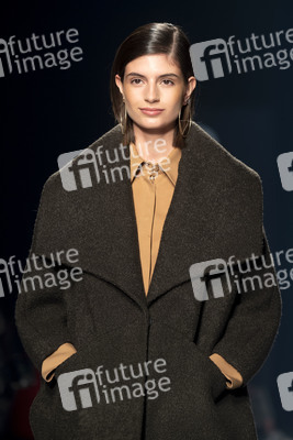 Angel Schlesser Fashion Show auf der 73. Mercedes-Benz Fashion Week Madrid