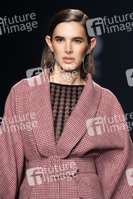 Angel Schlesser Fashion Show auf der 73. Mercedes-Benz Fashion Week Madrid