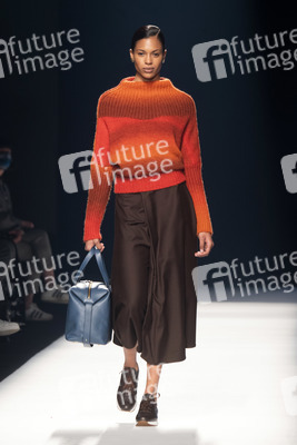 Angel Schlesser Fashion Show auf der 73. Mercedes-Benz Fashion Week Madrid