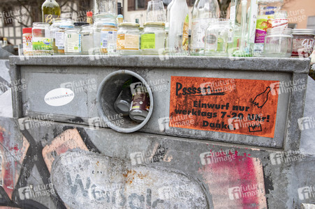 Symbolfoto Glascontainer