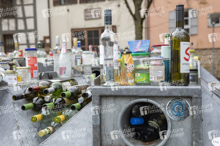 Symbolfoto Glascontainer