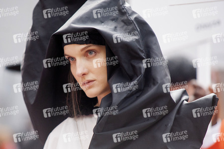 Öffentliche Fashion Show von 10 Designern in Madrid