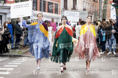 Öffentliche Fashion Show von 10 Designern in Madrid