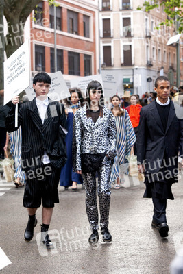 Öffentliche Fashion Show von 10 Designern in Madrid