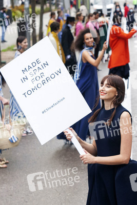 Öffentliche Fashion Show von 10 Designern in Madrid