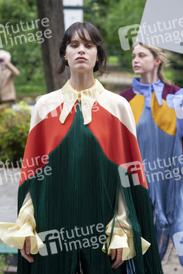 Öffentliche Fashion Show von 10 Designern in Madrid