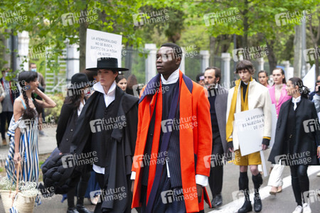 Öffentliche Fashion Show von 10 Designern in Madrid