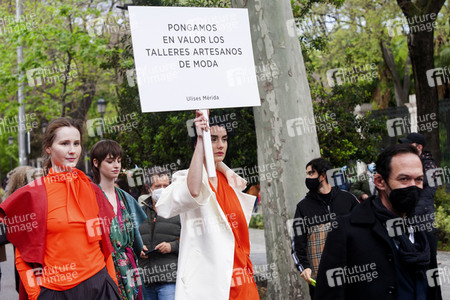 Öffentliche Fashion Show von 10 Designern in Madrid