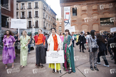 Öffentliche Fashion Show von 10 Designern in Madrid