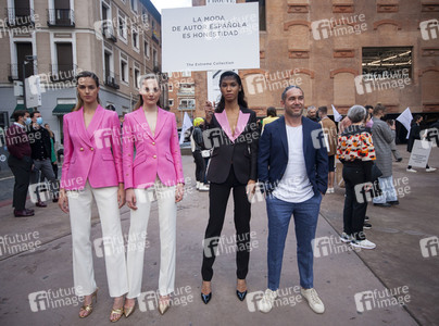 Öffentliche Fashion Show von 10 Designern in Madrid