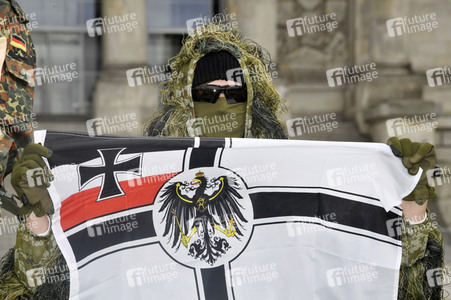 Protestaktion zur Sondersitzung des Verteidigungsausschusses des Bundestags in Berlin