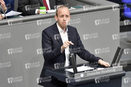 221. Sitzung des Deutschen Bundestages in Berlin