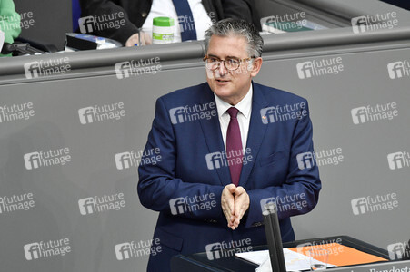 221. Sitzung des Deutschen Bundestages in Berlin