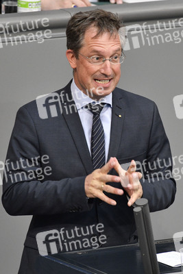 221. Sitzung des Deutschen Bundestages in Berlin