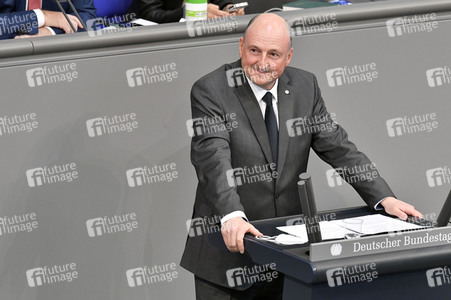 221. Sitzung des Deutschen Bundestages in Berlin