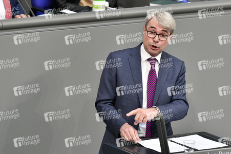 221. Sitzung des Deutschen Bundestages in Berlin