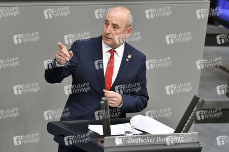 221. Sitzung des Deutschen Bundestages in Berlin