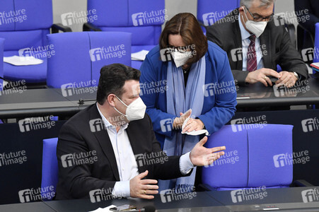 221. Sitzung des Deutschen Bundestages in Berlin