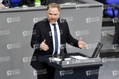 221. Sitzung des Deutschen Bundestages in Berlin