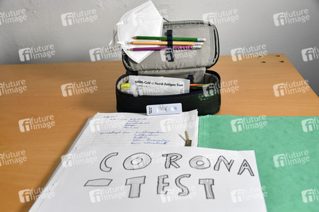 Symbolfoto Corona-Testpflicht an Schulen