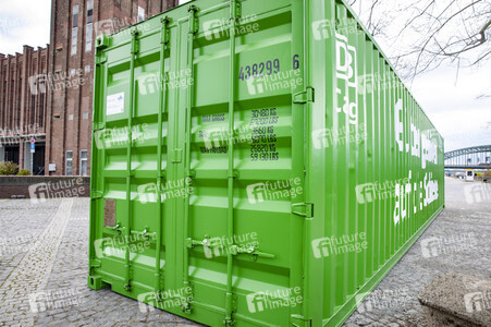 Grüner DB Container in Köln