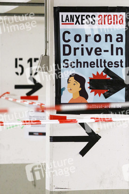 Symbolfoto Coronatest Drive-In