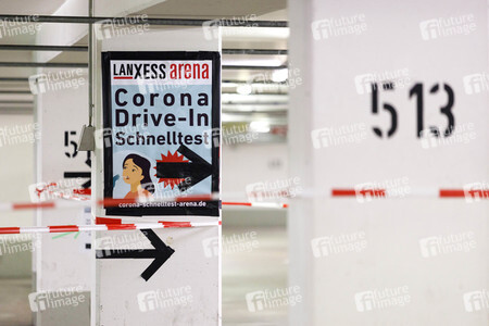 Symbolfoto Coronatest Drive-In