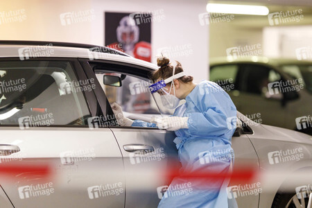 Symbolfoto Coronatest Drive-In