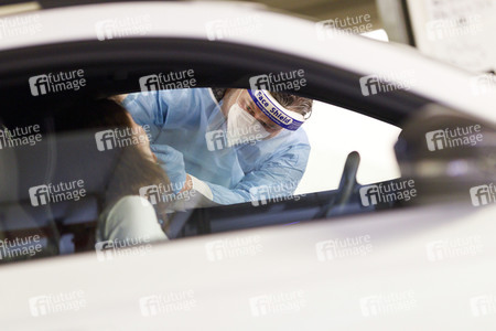 Symbolfoto Coronatest Drive-In