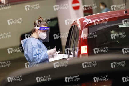 Symbolfoto Coronatest Drive-In