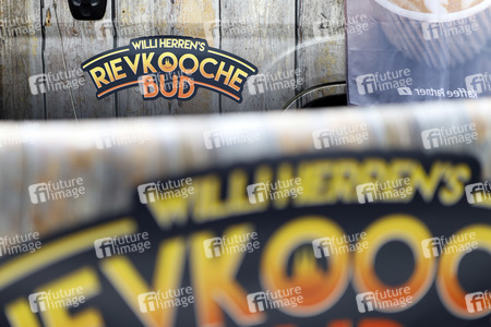 Eröffnung von 'Willi Herren’s Rievkooche Bud' in Köln