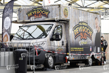 Eröffnung von 'Willi Herren’s Rievkooche Bud' in Köln