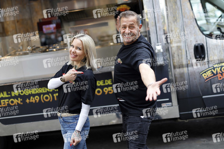 Eröffnung von 'Willi Herren’s Rievkooche Bud' in Köln