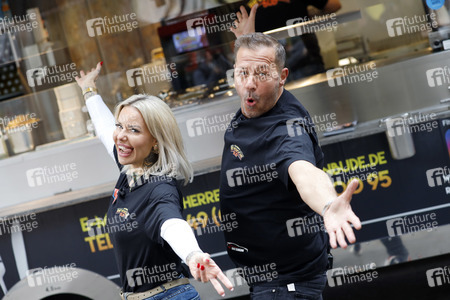 Eröffnung von 'Willi Herren’s Rievkooche Bud' in Köln