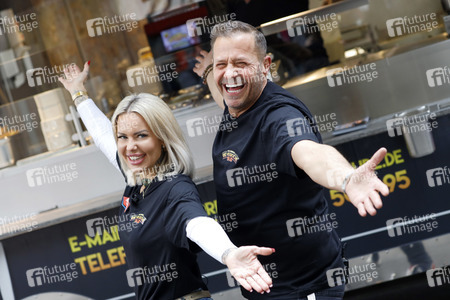 Eröffnung von 'Willi Herren’s Rievkooche Bud' in Köln