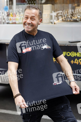 Eröffnung von 'Willi Herren’s Rievkooche Bud' in Köln