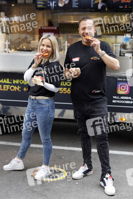 Eröffnung von 'Willi Herren’s Rievkooche Bud' in Köln