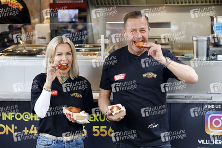 Eröffnung von 'Willi Herren’s Rievkooche Bud' in Köln