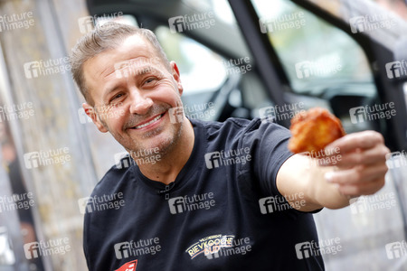 Eröffnung von 'Willi Herren’s Rievkooche Bud' in Köln