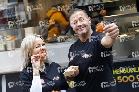 Eröffnung von 'Willi Herren’s Rievkooche Bud' in Köln