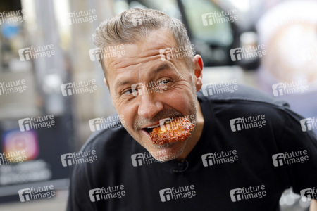 Eröffnung von 'Willi Herren’s Rievkooche Bud' in Köln