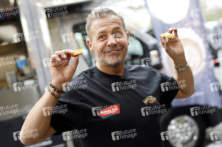 Eröffnung von 'Willi Herren’s Rievkooche Bud' in Köln