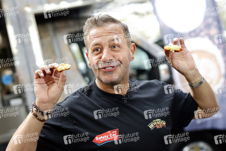 Eröffnung von 'Willi Herren’s Rievkooche Bud' in Köln