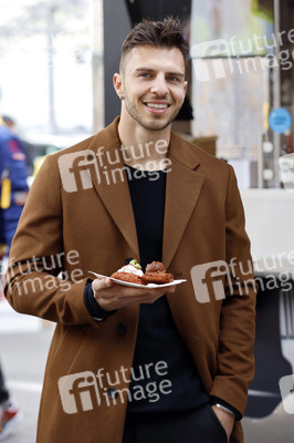 Eröffnung von 'Willi Herren’s Rievkooche Bud' in Köln