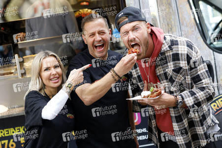 Eröffnung von 'Willi Herren’s Rievkooche Bud' in Köln