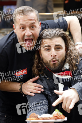 Eröffnung von 'Willi Herren’s Rievkooche Bud' in Köln